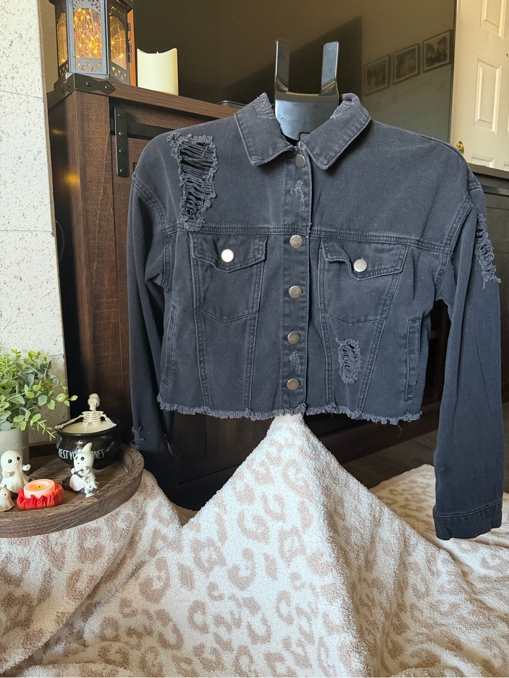 Forever 21 Black Distressed Cropped Denim Jacket (S)